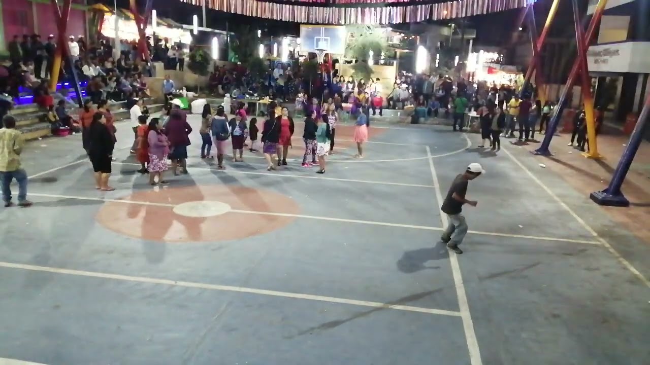 MARSIANA SE TANVALEA EL GUSANO Y CUCARACHON