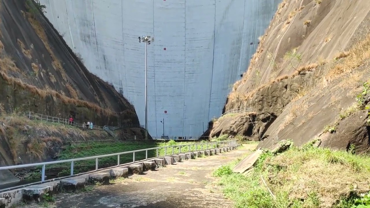 Close View of Idukki dam