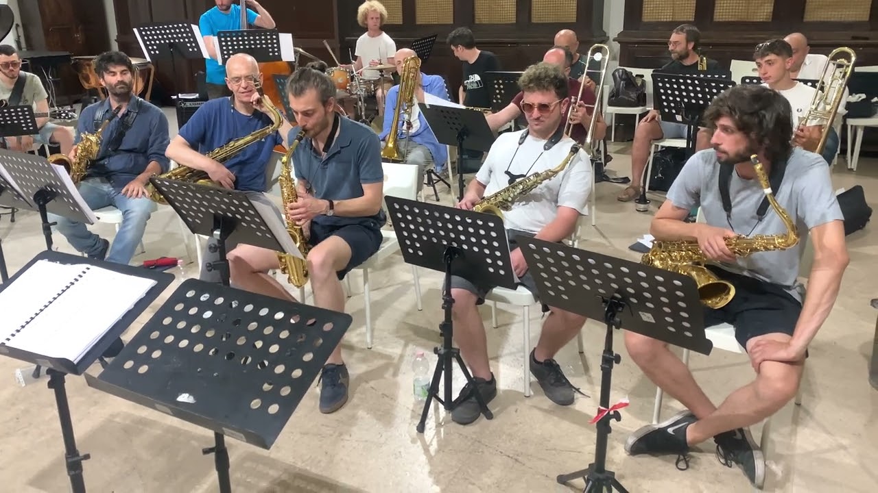 MARTINI BIG BAND plays 