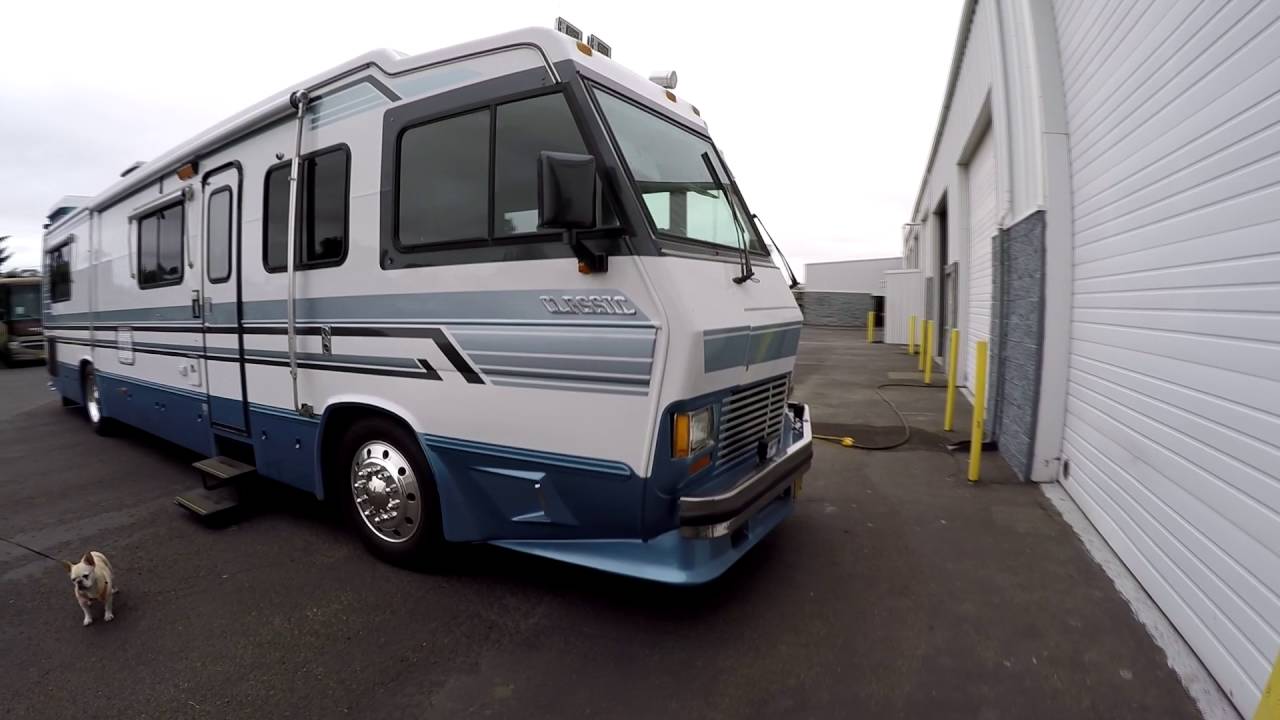 S1LAWG,E28 - Winnebago Country Coach Service Center - Nomadic Native