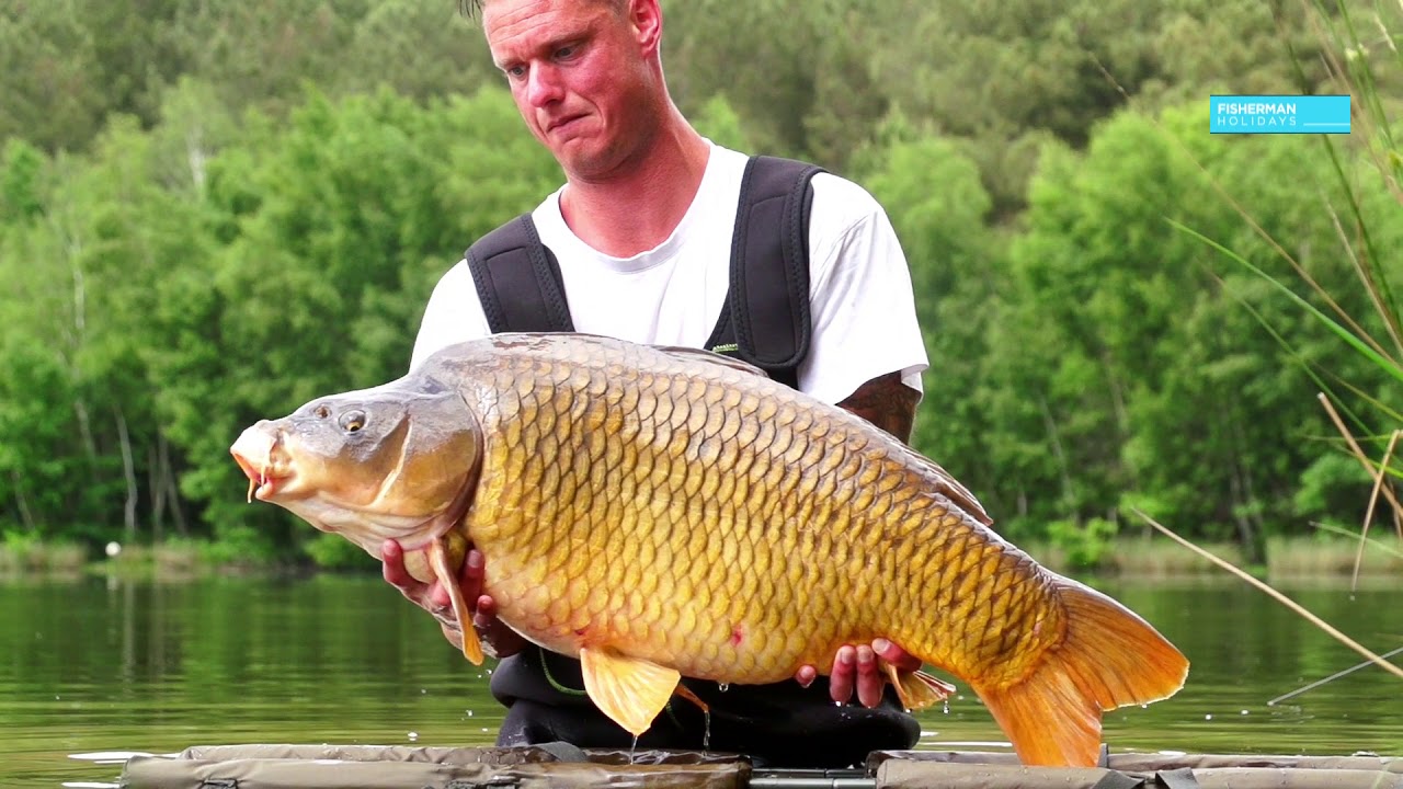 ETANG DU VAULAURENT - Carp Fishing in France with FishermanHolidays.com