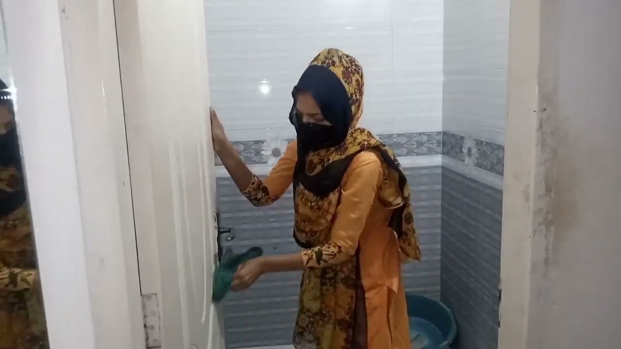 Washroom Cleaning Motivation 😍 Bathroom ko saaf ker deya | Room Cleaning@HiraFaisal