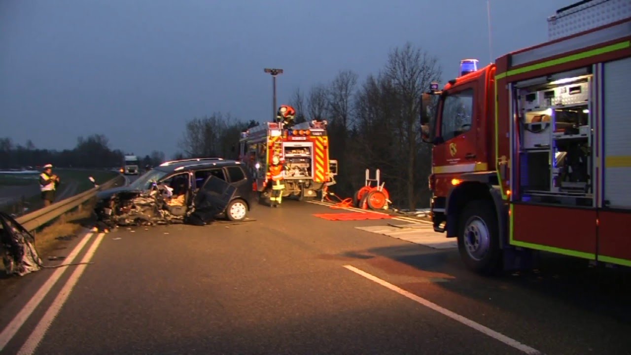 Kaufbeuren: Schwerer Verkehrsunfall auf der B12