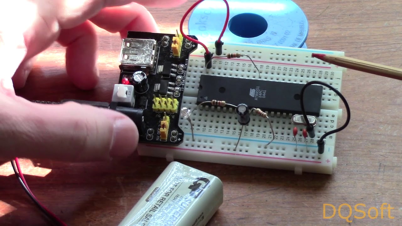 Piscando um LED com o 8051