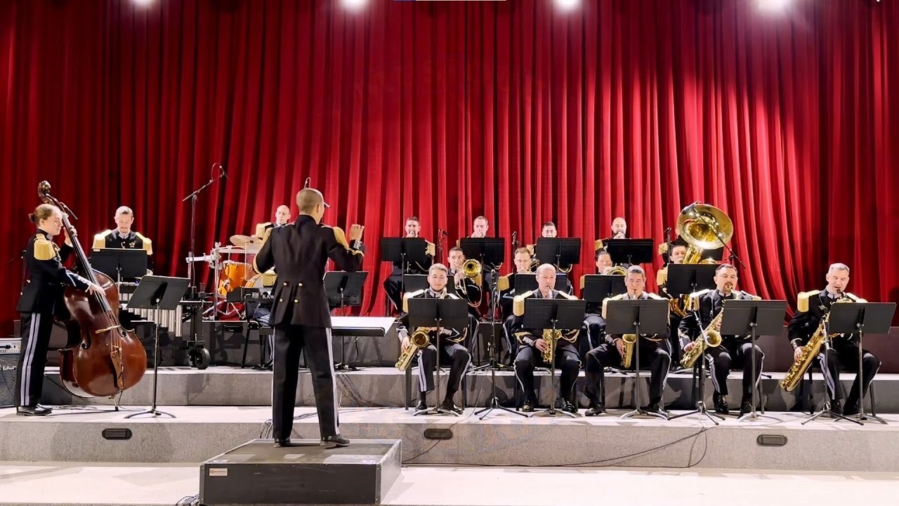 Jingle Bell Rock - Joe Beal & Jim Booth - Big Band de la Musique des Transmissions
