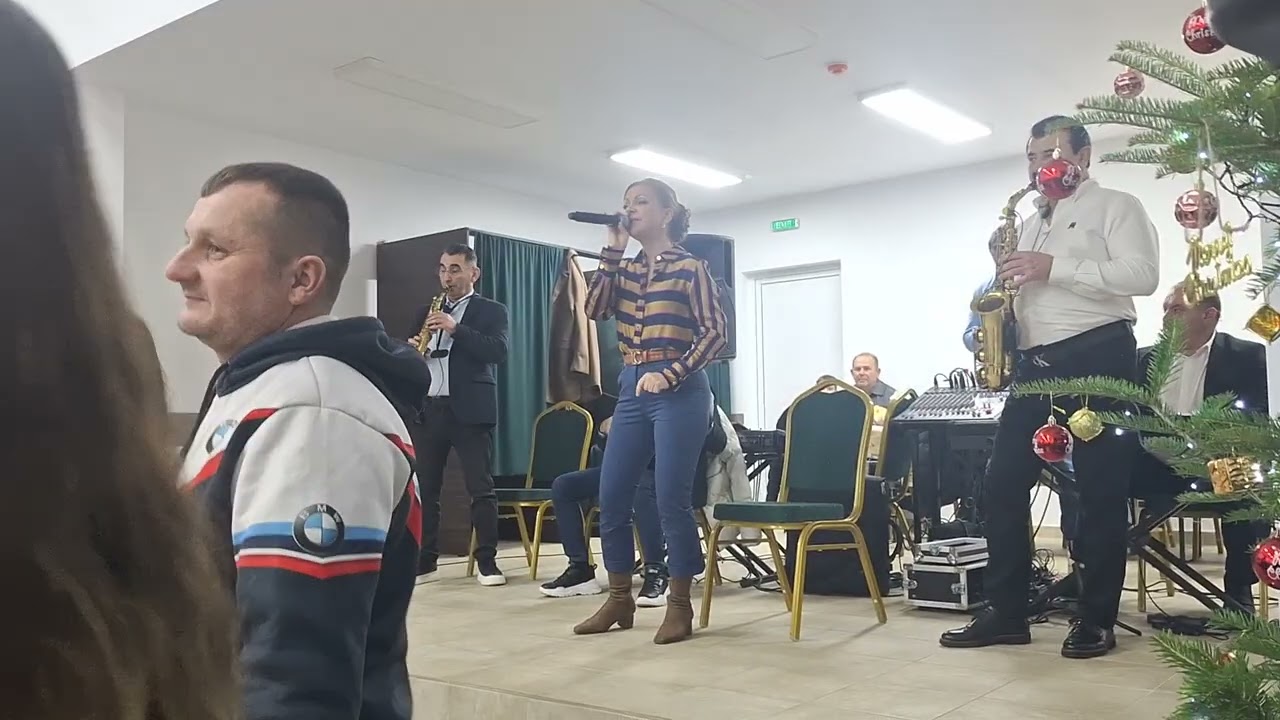  Liliana laichici  și Formația  Doru  Țăranu  Bal de Crăciun  la  Toc  Jud . Arad 2025.