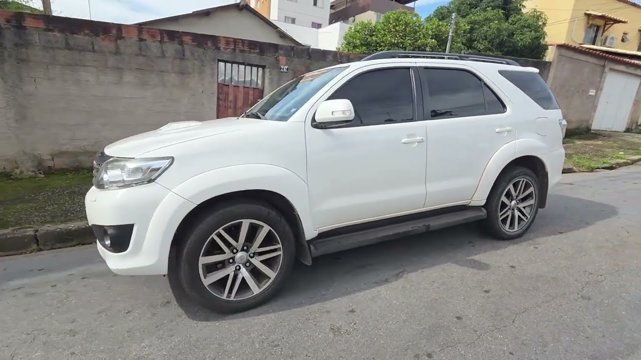 DETALHES HILUX 3.0 DIESEL 2013 SRV VEJA
