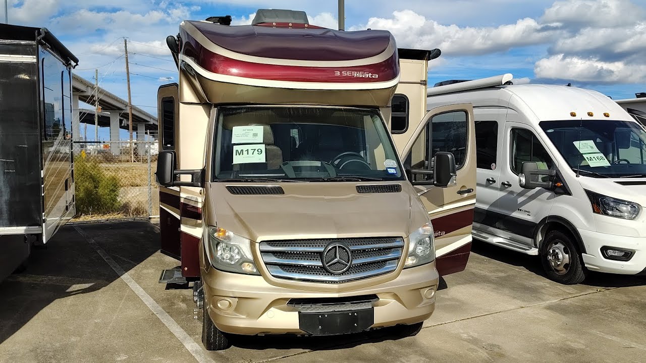 M179 - 24' 2018 Dynamax Isata 3 24RWM w/2 Slides