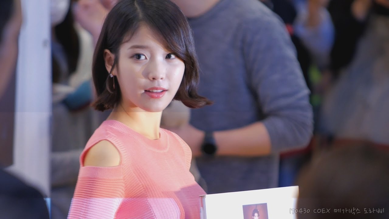 [4K] 170430 아이유 (IU) 입장, 첫인사 직캠 by 도라삐 @ 정규 4집 