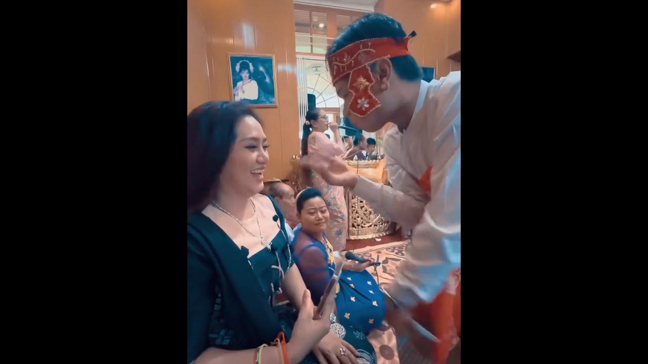 ကျွန်မတို့ ခြင်္သေ့သုံးကောင် မိသားစုရဲ့ နှစ်စဉ် နတ်ကြီးများကိုပေးတဲ့ အိမ်က ပျော်ပွဲလေးပါ။ မမပန်