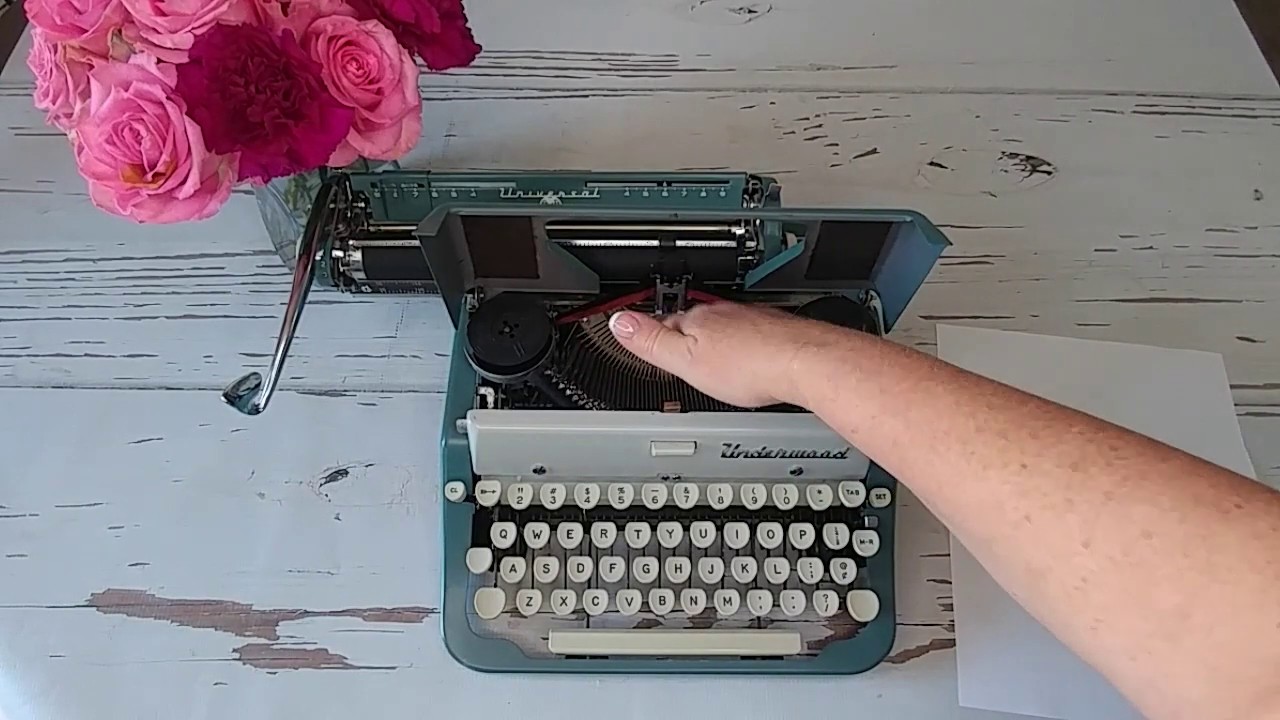 1955 Underwood Universal portable vintage typewriter | Typewriter Tutorial
