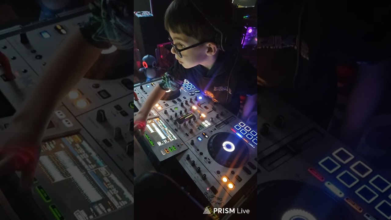 DJ Jax back to his normal self banging the tunes out 💃🎵💥🥳💚
