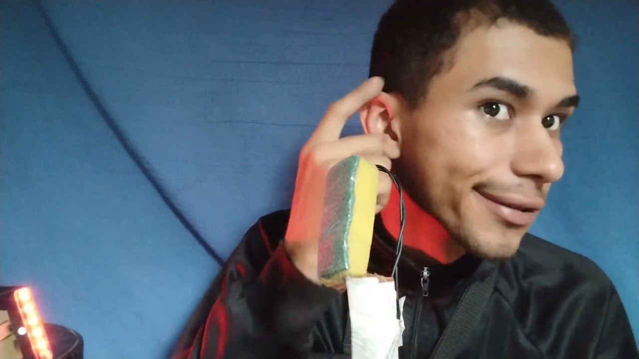 ASMR ROLEPLAY • CABELEIREIRO CORTANDO SEU CABELO EM CASA 🏠 #asmr  #mouthsounds  #roleplay