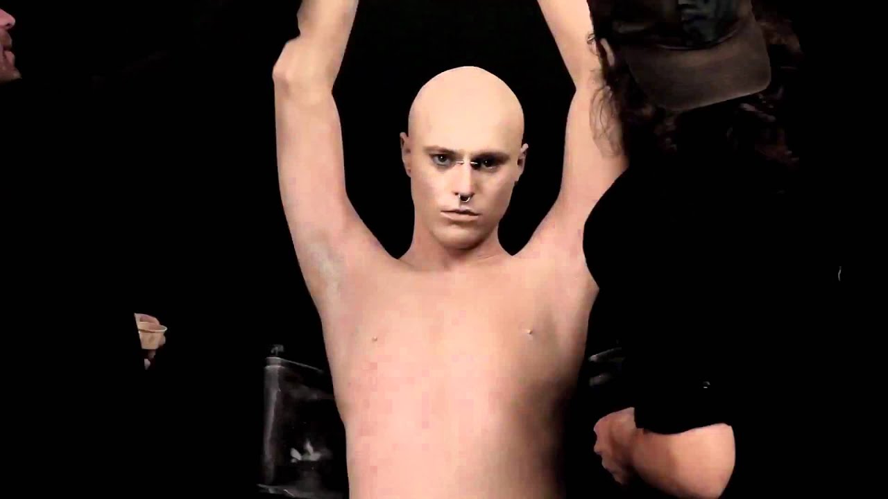 Zombie Boy sem Tatuagens - Comercial Dermablend