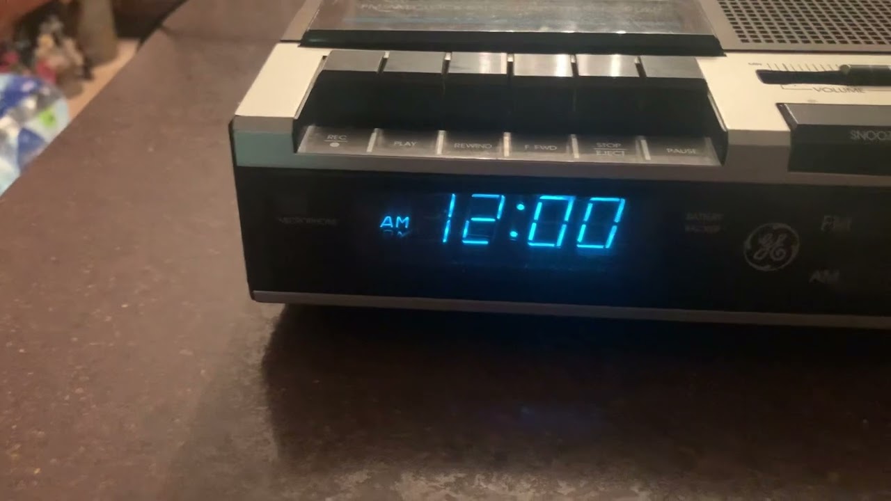 Vintage GE 7-4956B AM/FM Clock Radio Cassette Recorder
