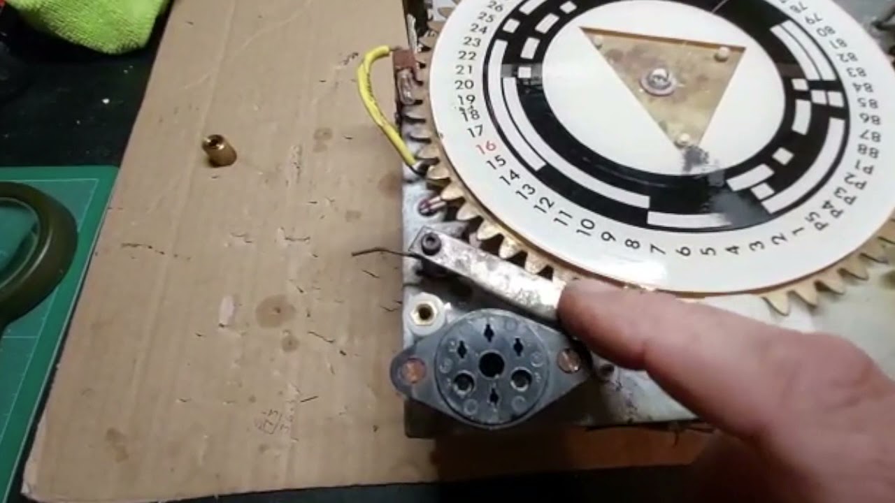 Fixing the Sailor Marine Radio PART 2 – Wow! Take a look inside this beautiful set
