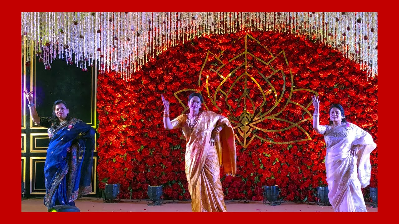Badhai Ho Badhai &  Dulhan Ghar Aayi | Groom Mother Dance | Best Dance Performance