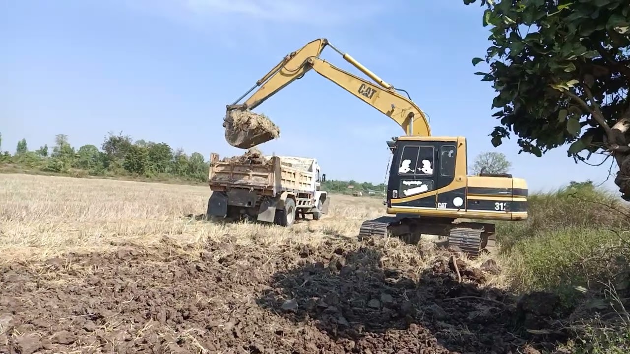 Process  Quickly Three Caterpillar 352F & Liebherr 964 Excavators Working At Massive Mining Site