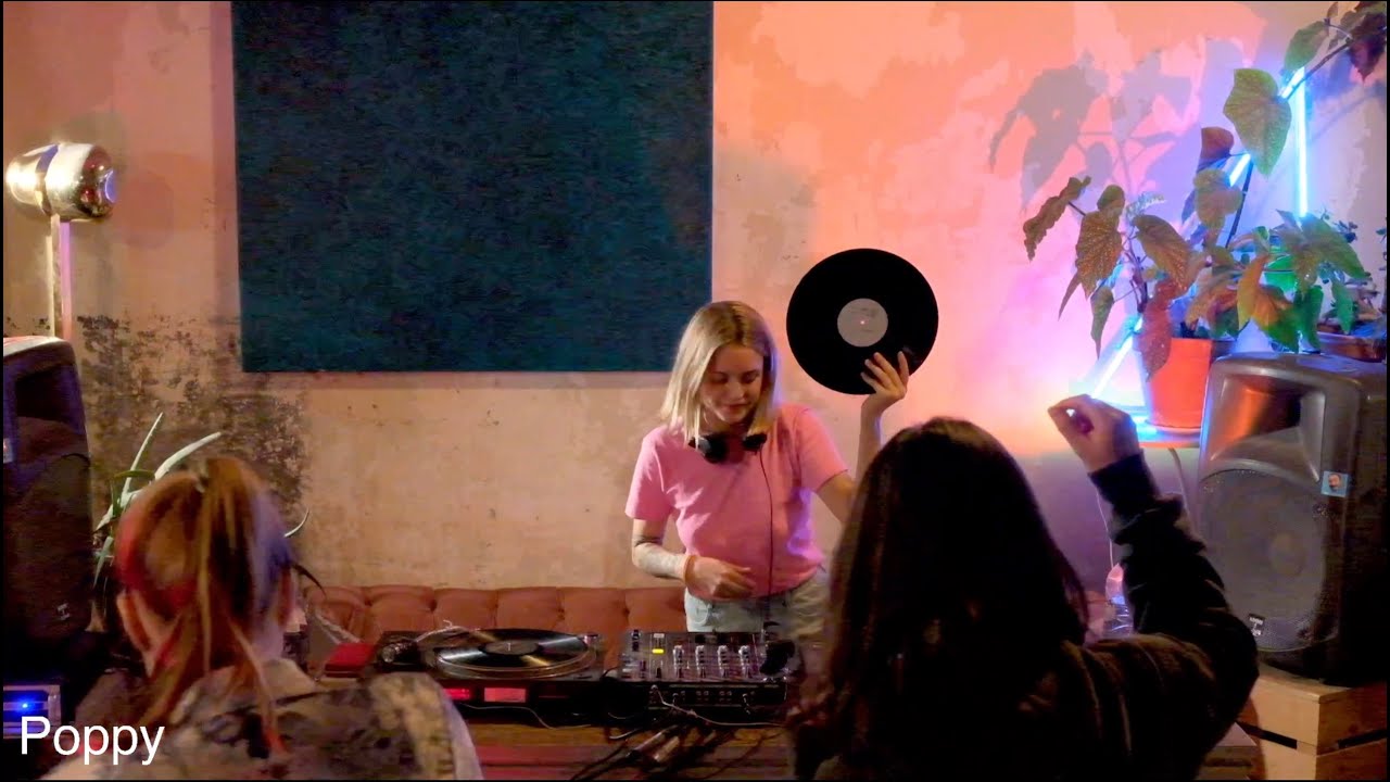Poppy | synthygate | House, Tech-House, Only Vinyl set at Petite &icirc;le - 24.11.2024