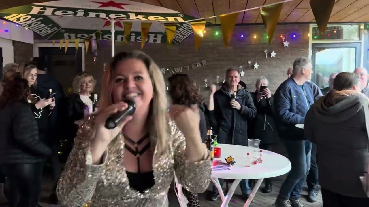 Lot van Santen- Oudejaarsfeestje in Dodewaard