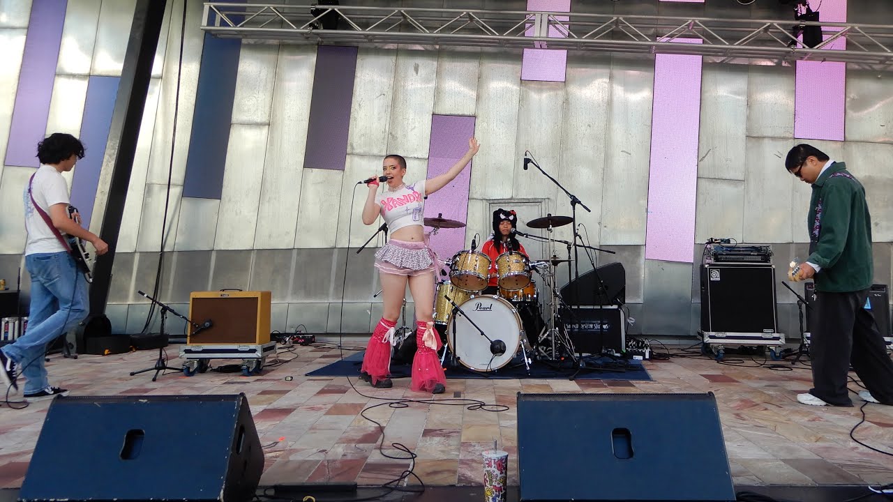 XANDRI at Fed Square - (everyone’s singing)