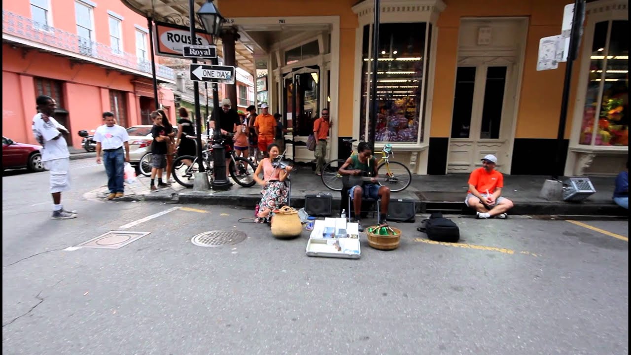 Violinist and Guitarist Tanya & Dorise jamming in the French Quarter