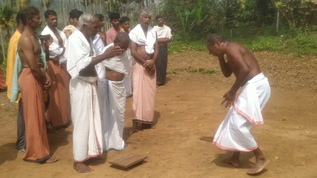 വയനാട് കൂളിവയൽ കീരാതമൂർത്തി ഷേത്രത്തിൽ മലക്കാരി തെയ്യം കാണൽ