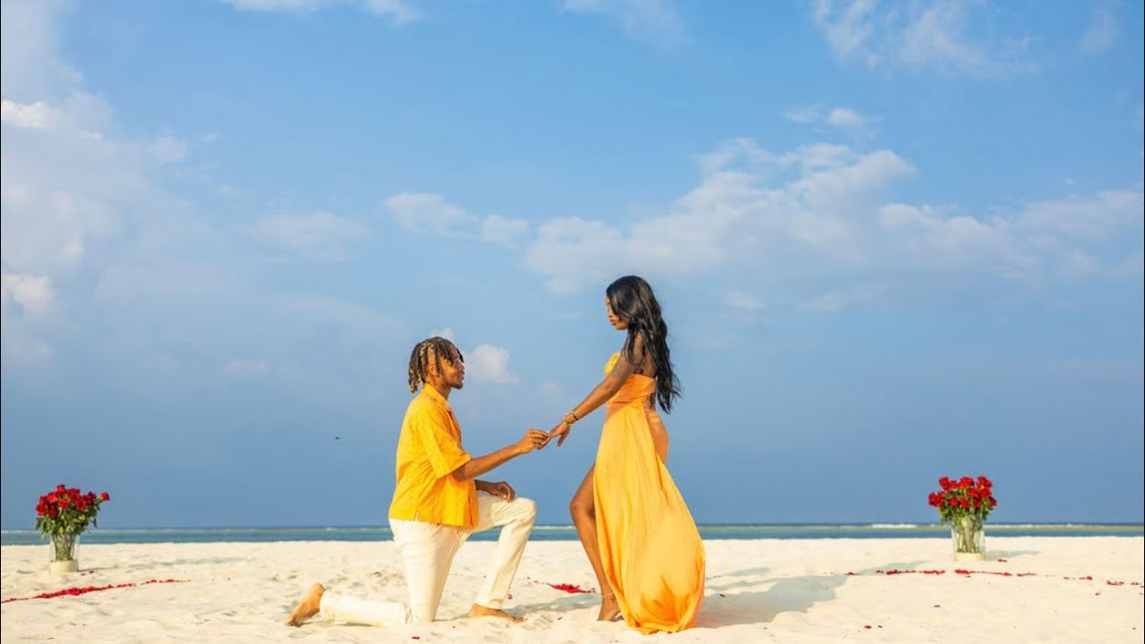 PROPOSING TO MY GIRLFRIEND IN MALDIVES! *Emotional*