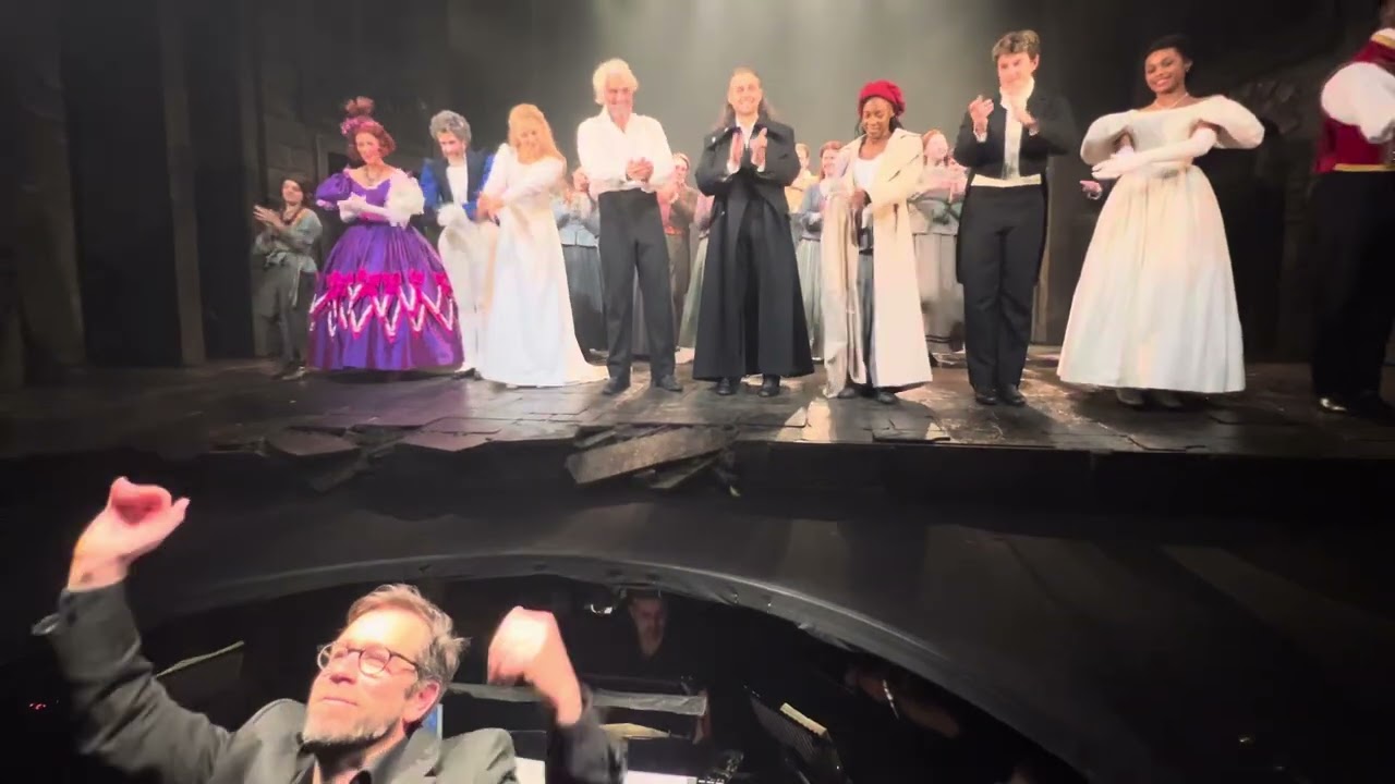 Les Mis&eacute;rables @ Sondheim Theatre (10/20/2025) Curtain Call 40th Anniversary Cast 