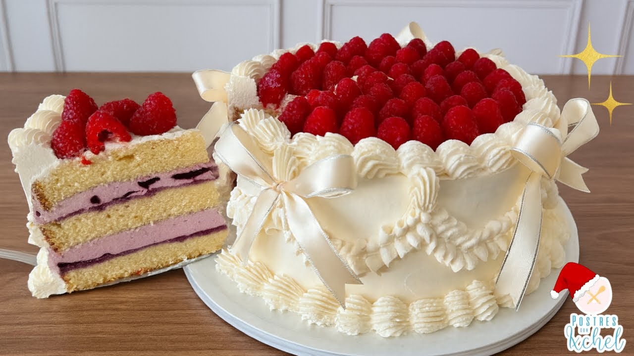 PASTEL DE VAINILLA SUAVE RELLENO DE MOUSSE DE FRUTOS ROJOS l ESPECIAL NAVIDAD | POSTRES CON IXCHEL