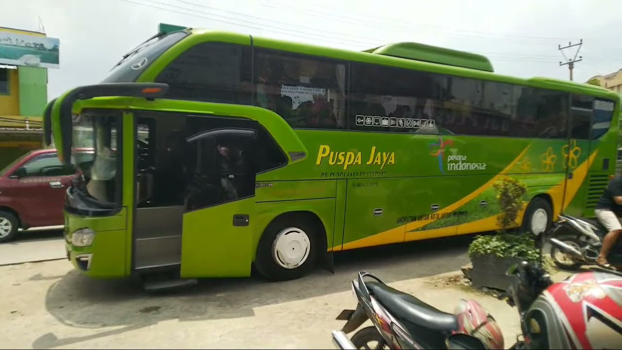 Keberangkatan Bus  Puspa Jaya  di Terminal Pringsewu Body Bagong Karoseri Tentrem