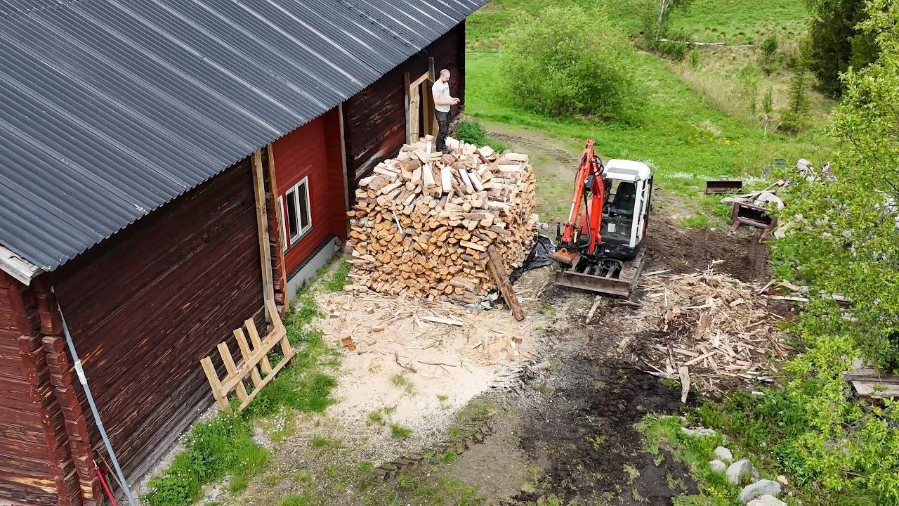Splitting 3 Years of Firewood with My Excavator + Giving My Friend a Free Hot Tub