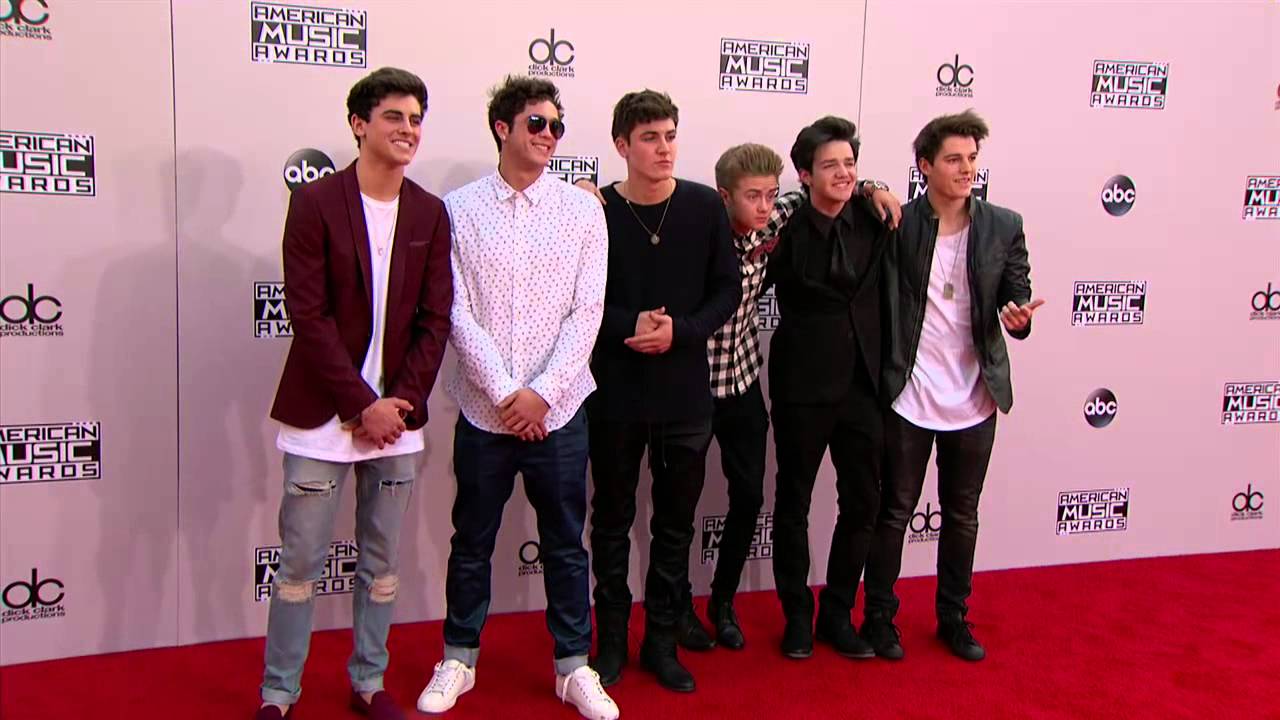 Sam Wilk, Jack Johnson, Kenny Holland, Aaron Carpenter Red Carpet Fashion - AMA 2014