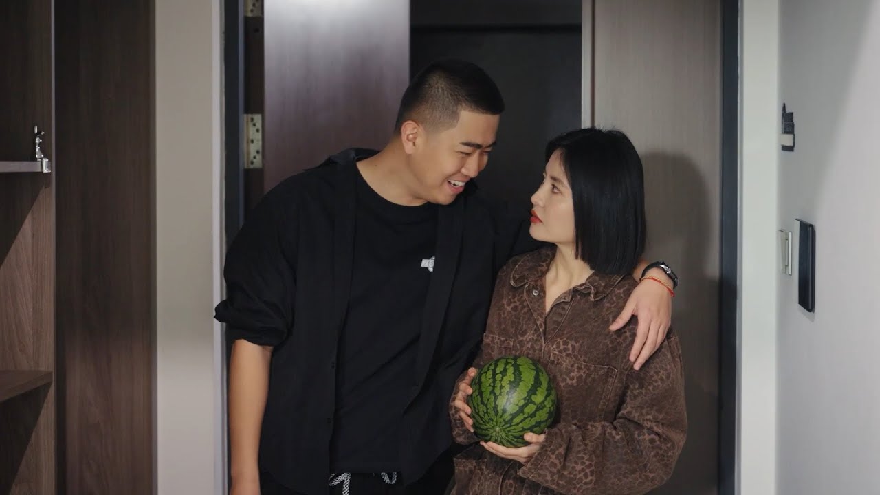 陈翔六点半：这个表姐有点颠This cousin is a little crazy.