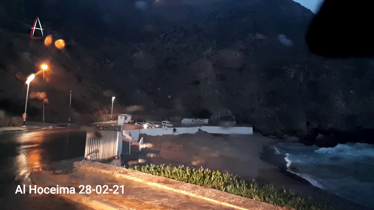 جولة في مدينة الحسيمة في جو ممطر