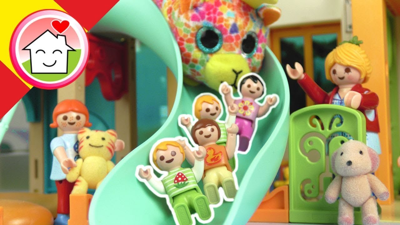 Playmobil en español El día del peluche en la guardería - La Familia Hauser