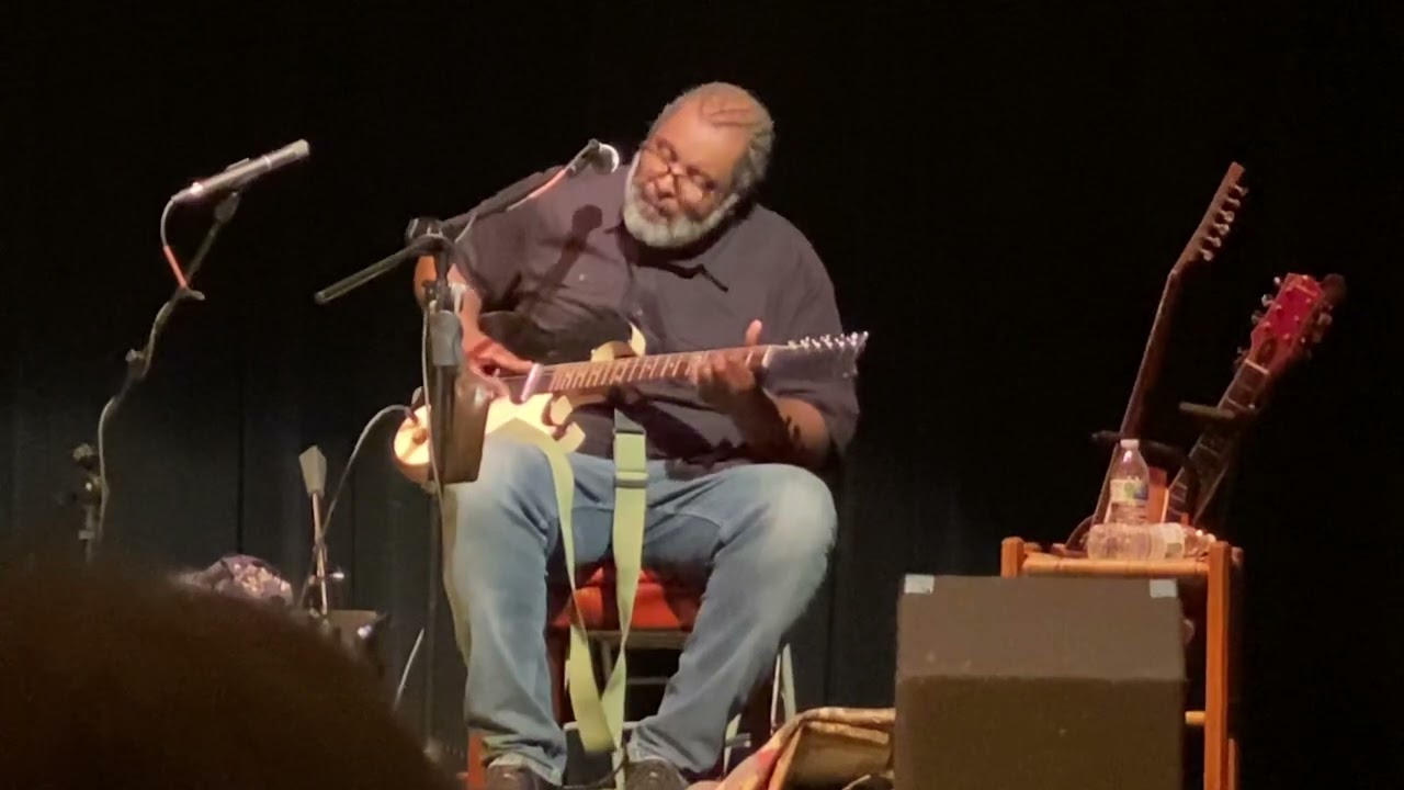 If the blues was money by Alvin Youngblood Hart - live at Ozark Folk Center June 17-2022