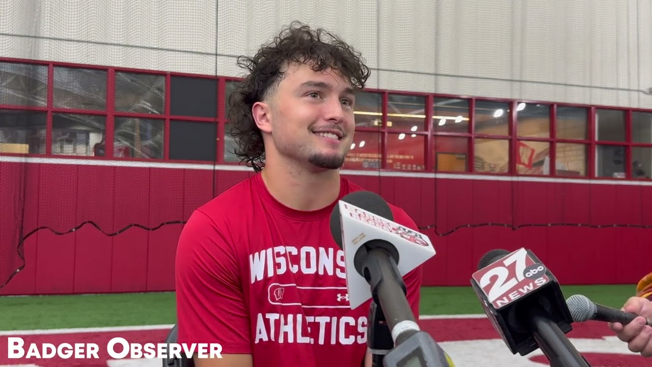 Wisconsin QB Danny O'Neil stepped in for an injured Billy Edwards Jr.