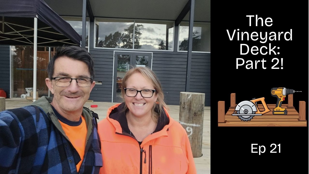 Vineyard deck, # 2 - We install the deck boards on our 72m2 deck!