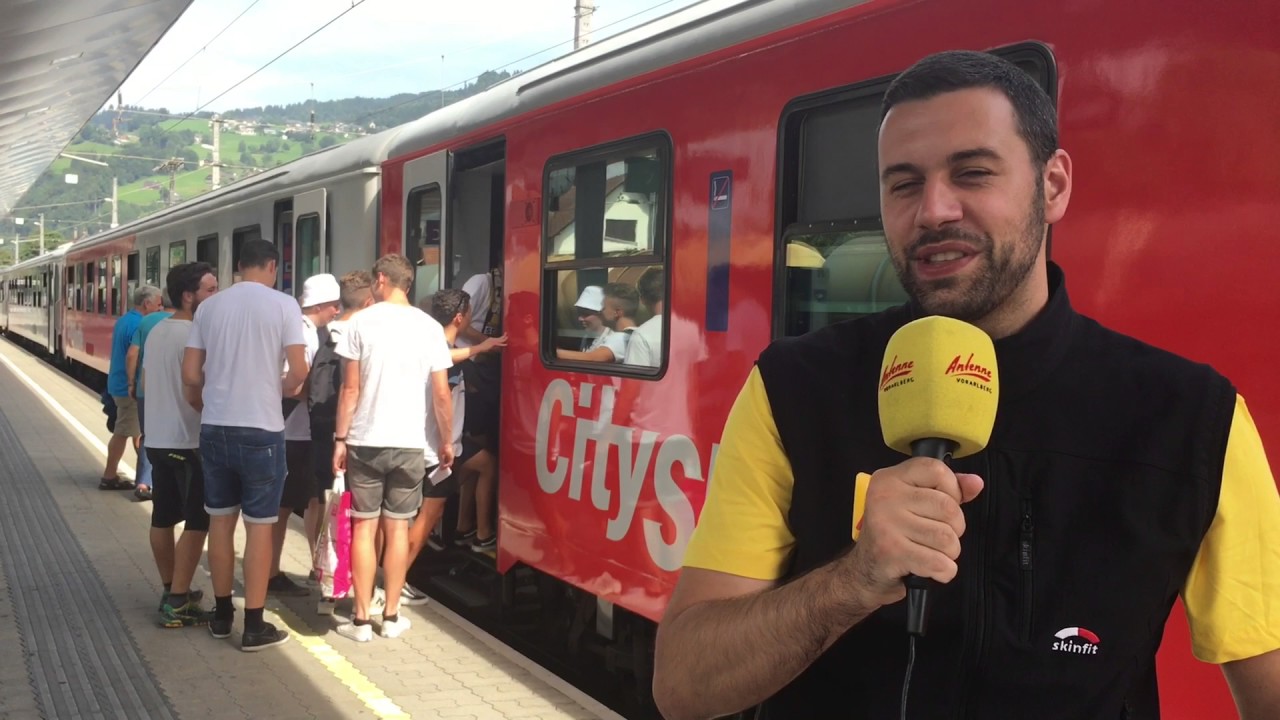 Der Sonderzug rollt los ... Die Fans auf dem Weg zum SRC Altach Spiel nach Innsbruck