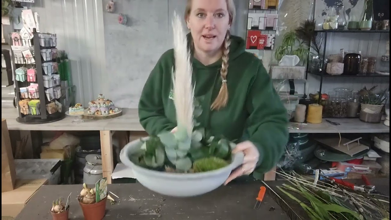 Winter voorjaar diy bloemschikken in schaal met Bloemstylist Bianca Vreugdenhil