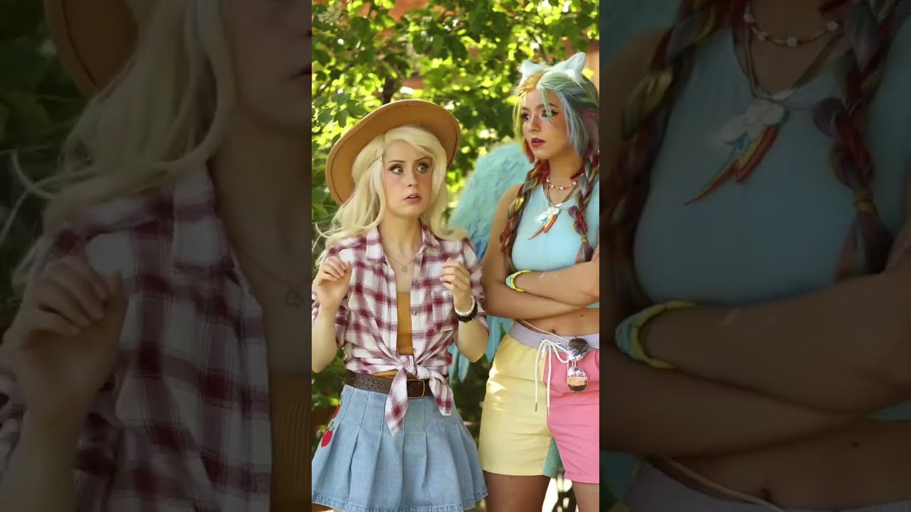 &ldquo;Uhh&hellip;I&rsquo;m over here 😨&rdquo; - Rainbow Dash and Applejack cosplay with @halcybella ✨🍎💙 #mylittlepony