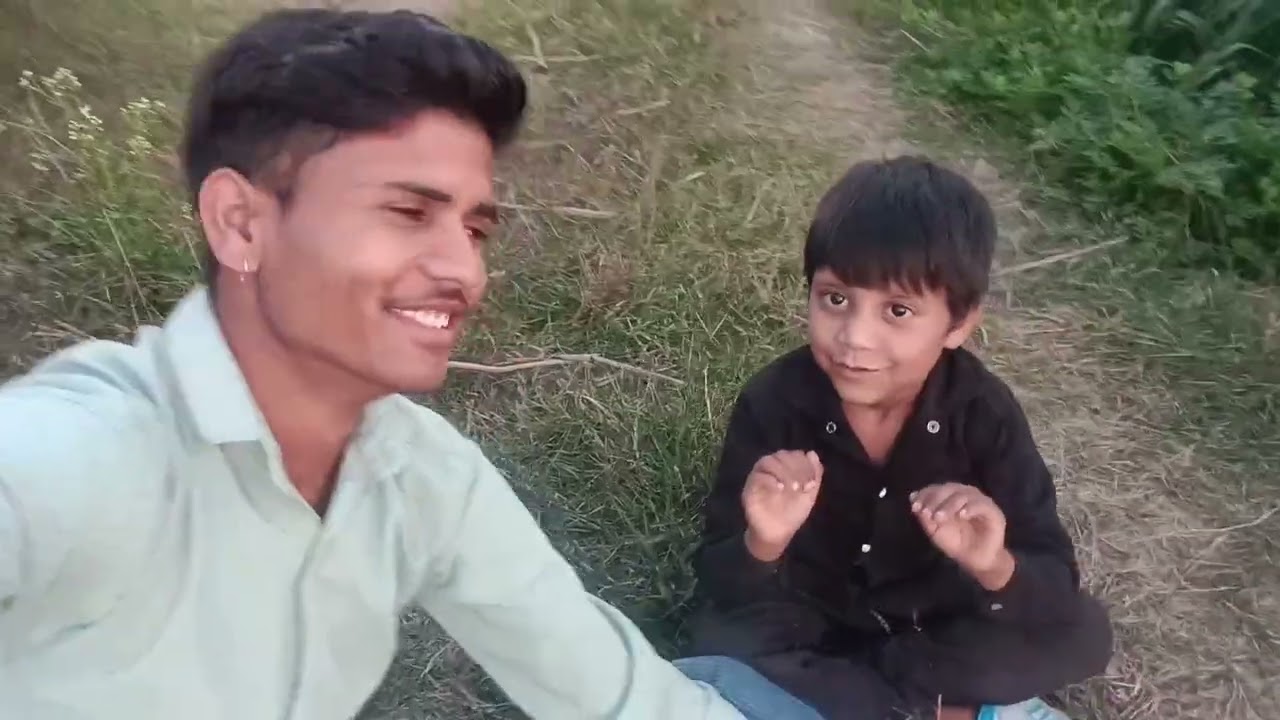 अपने खेतों पर घूमते हुए