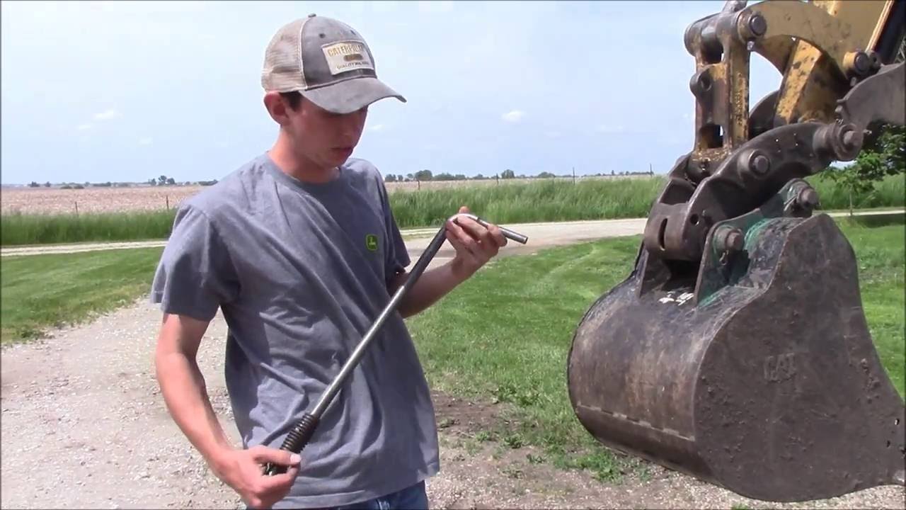 How To: Change Buckets with a Caterpillar Mini Excavator Manual Quick Coupler