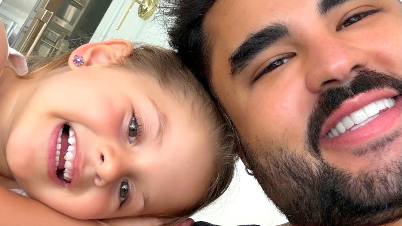 MARIA FLOR RECEBE A VISITA DO SEU TIO PREFERIDO E ABRE O 
