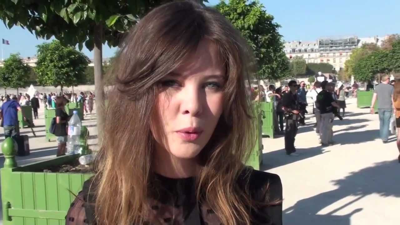 Un défilé / Un invité - Chloé / Lou lesage