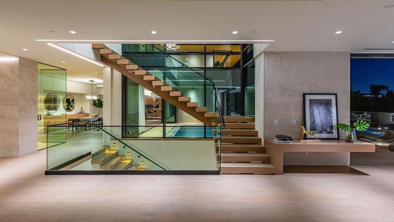 $18,800,000! Sophisticated modern masterpiece in Los Angeles features striking city views
