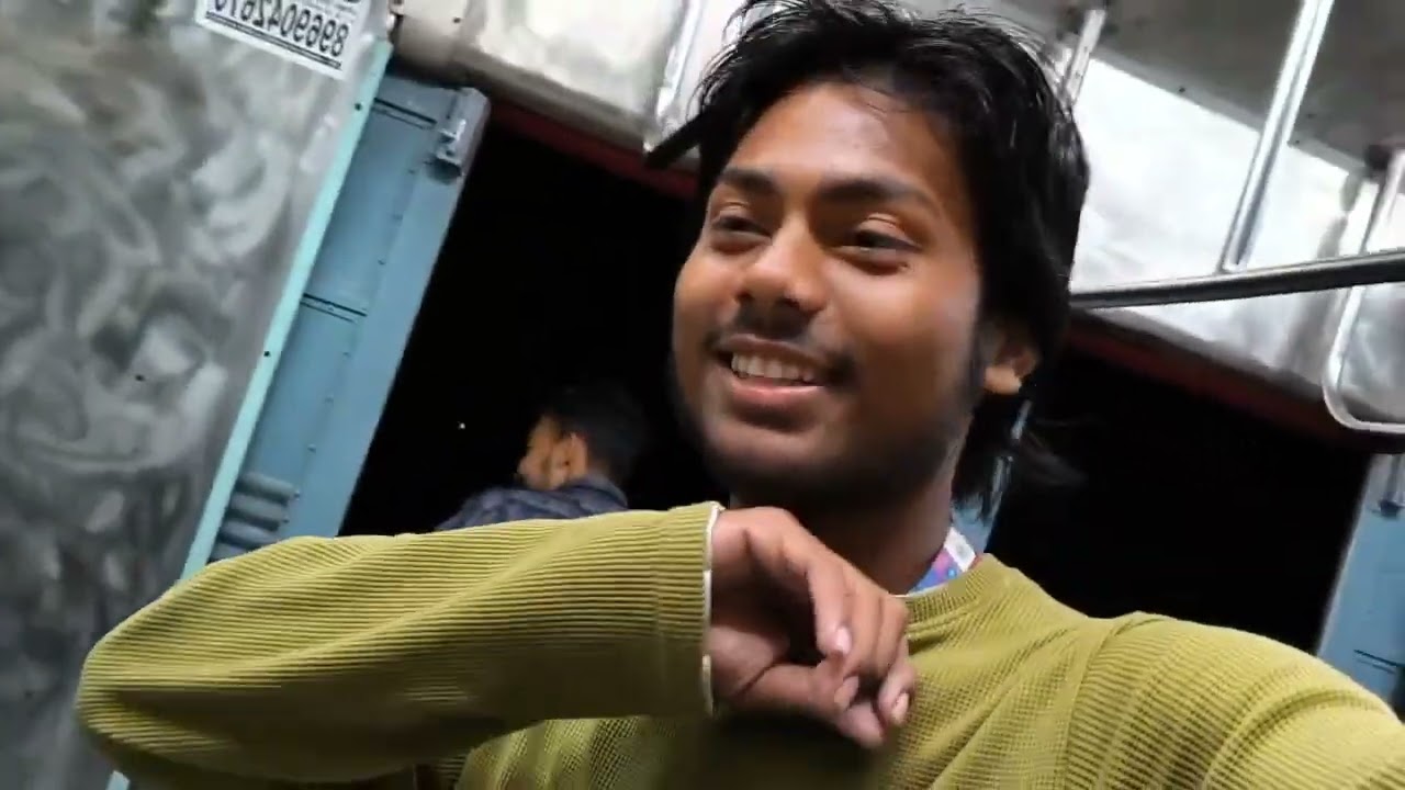 The uncut vlog..in train 🚆#funny