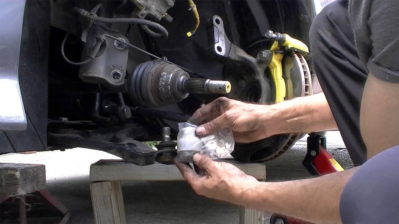 Nissan Leaf Tekna: Replacing The Front Suspension Lower Ball-Joint!