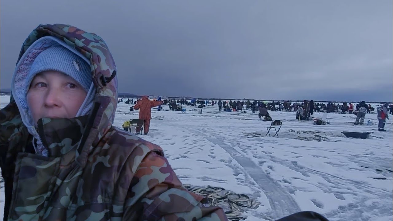 Тысячи рыбаков вышли на лед , ЭТО ЗНАЧИТ ПРЕТ зубарь..